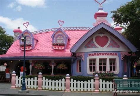 Curious Places: Minnie's House in Disneyland (Anaheim/ California)