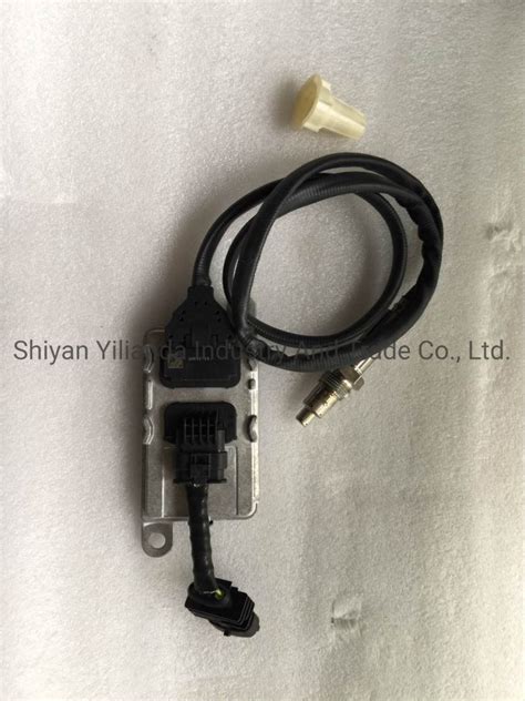 Truck Bus SCR Engine Parts 24V Nitrogen Oxide Sensor 5wk9 6614