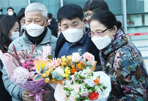 화성연쇄살인 누명으로 20년 옥살이 한 윤성여씨 재심서 ‘무죄 시사저널