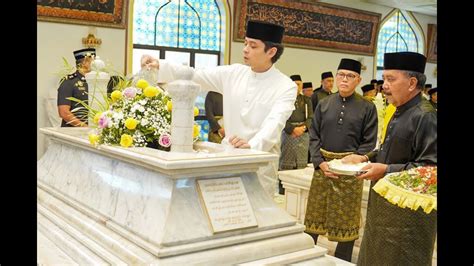 TENGKU MAHKOTA PAHANG BERKENAN ZIARAH MAKAM DIRAJA SEMPENA HARI HOL