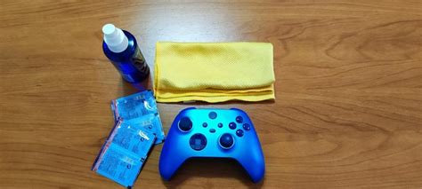 This Is The Right Way To Clean Your Xbox Controller