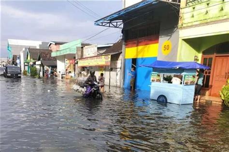 Masih Hujan Meski Sudah Musim Kemarau BMKG Keluarkan Peringatan Dini