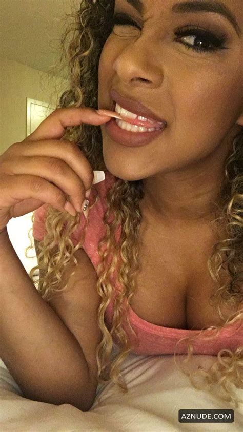 JoJo Offerman Sexy And Nude Selfies AZNude