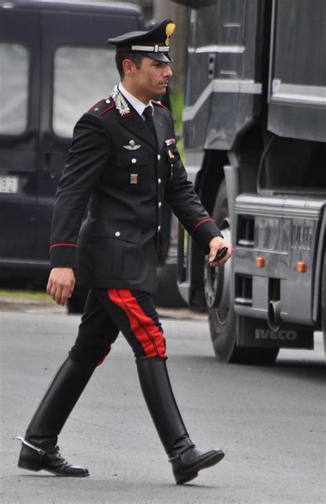 These Boots Are Made For...: Carabinieri | Uniformi militari, Militari ...