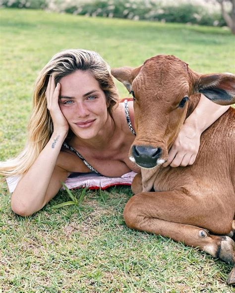 Giovanna Ewbank abre álbum de fotos e mostra rotina da família em rancho