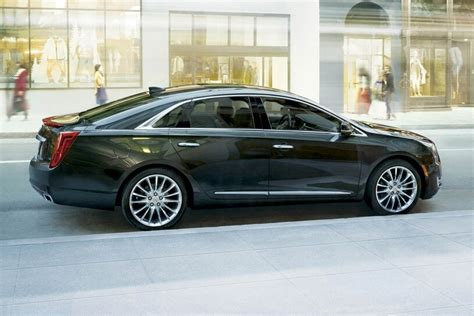 2017 Cadillac XTS Pictures - 37 Photos | Edmunds