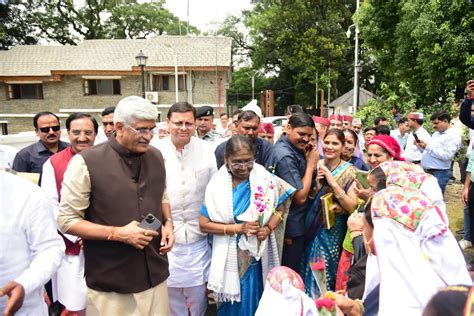 देहरादून पहुंची राष्ट्रपति पद की उम्मीदवार द्रोपदी मुर्मू विधायकों