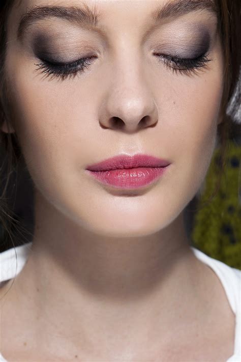 What Color Eyeshadow To Wear With Hot Pink Lipstick