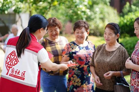 光谷这个社区为居民拍摄“笑脸墙”，共同缔造幸福生活家在光谷新闻中心长江网cjncn