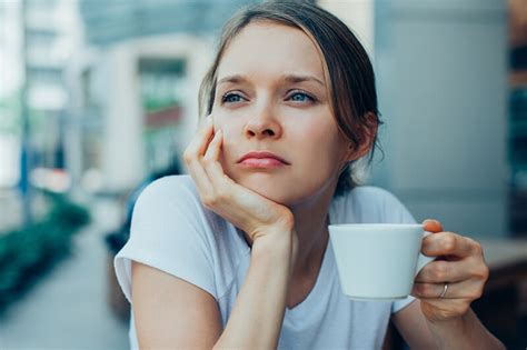 彼氏から「すぐに飽きられる女性」の特徴3選 愛カツ