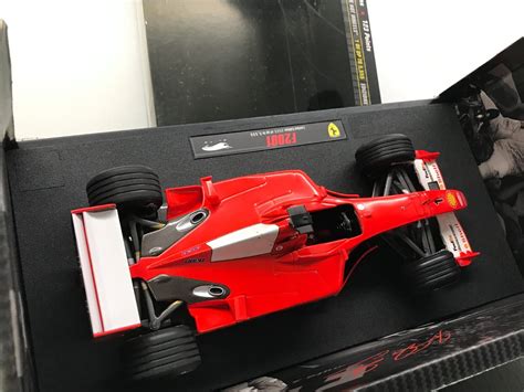 HOTWHEELS ELITE N2075 FERRARI F2001 F1 HUNGARY 1 SCHUMACHER 1 18