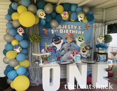 Baby Shark Balloon Arch