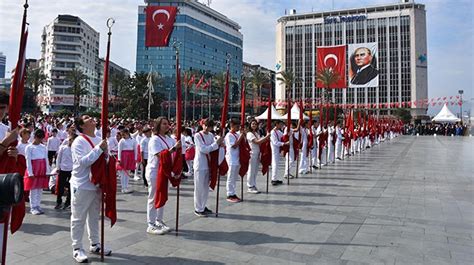 İzmir de 23 Nisan coşkusu