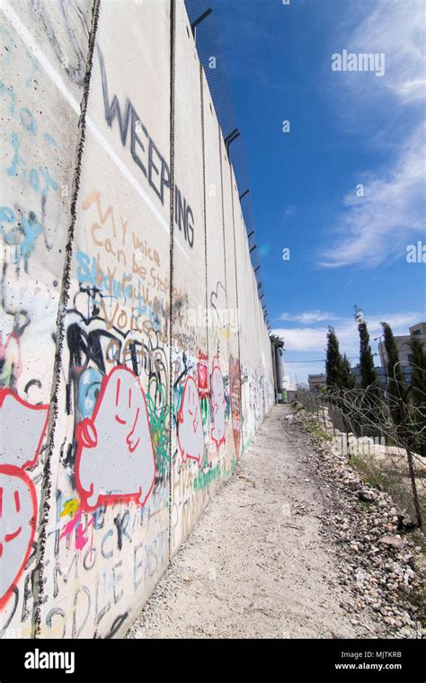 Graffiti at the Israeli West Bank barrier in Betlehem Stock Photo - Alamy