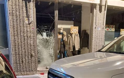 Siracusa Furto Con Spaccata In Via Tisia Un Auto Rubata Per Sfondare