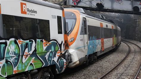 Un choque entre dos trenes cerca de Barcelona dejó al menos 155 heridos