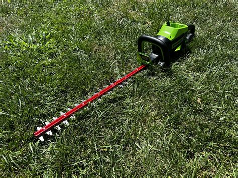 Cordless Hedge Trimmers For Amazing Curb Appeal Tlr