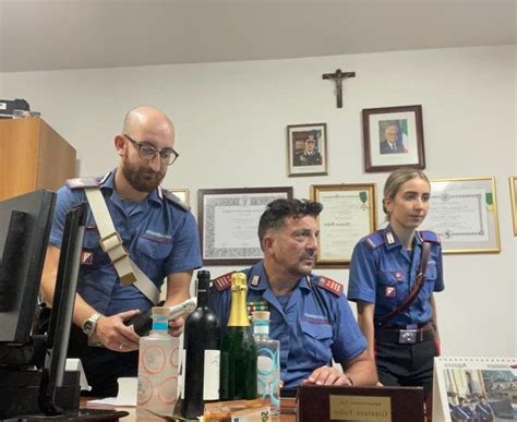 Foiano Ruba Bottiglie Di Alcol Enne Beccato Dai Carabinieri Sr