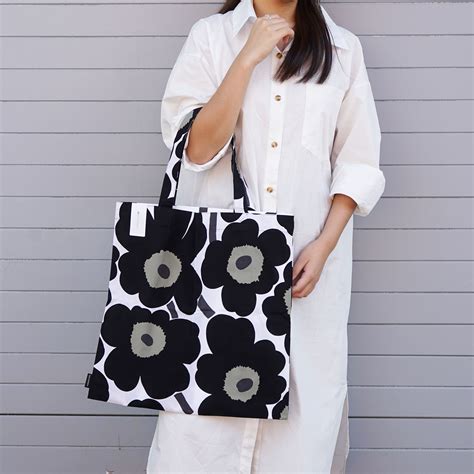 Marimekko tote bag in signature black สงซอโดยตรงผาน line สงฟร