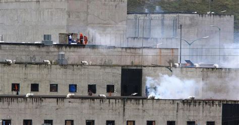 Ventanas En Los Muros De Las Prisiones Baladre