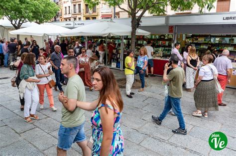 La Feria Del Libro De Plasencia M S De Presentaciones Y Un Aire De