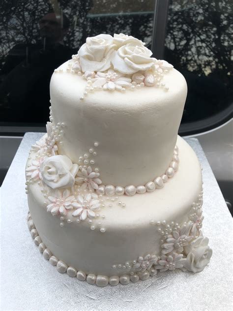 Pearl Th Wedding Anniversary Cake With Sugar Paste Roses Daisies