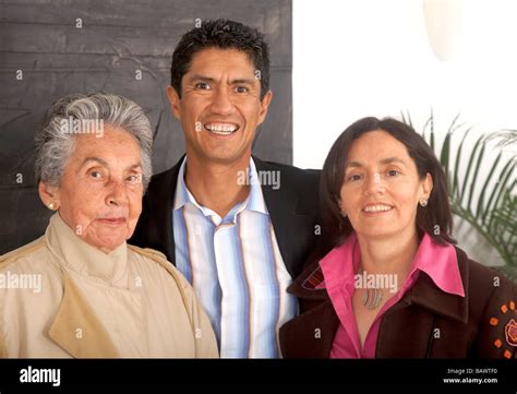 family portrait smiling Stock Photo - Alamy