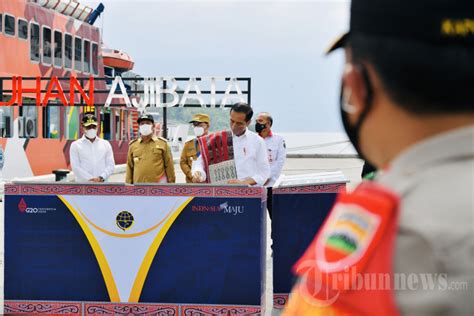 Jokowi Resmikan Tujuh Pelabuhan Penyeberangan Di Danau Toba Foto 12