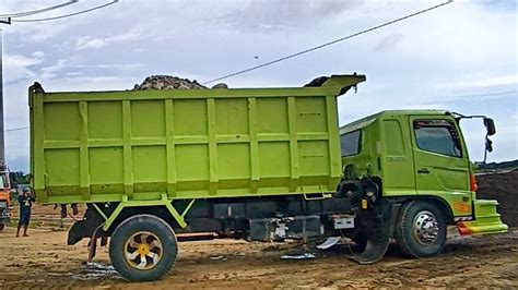 Dump Truk Jomplang Muatan Full Bak Sirtu Batu Pasir Youtube