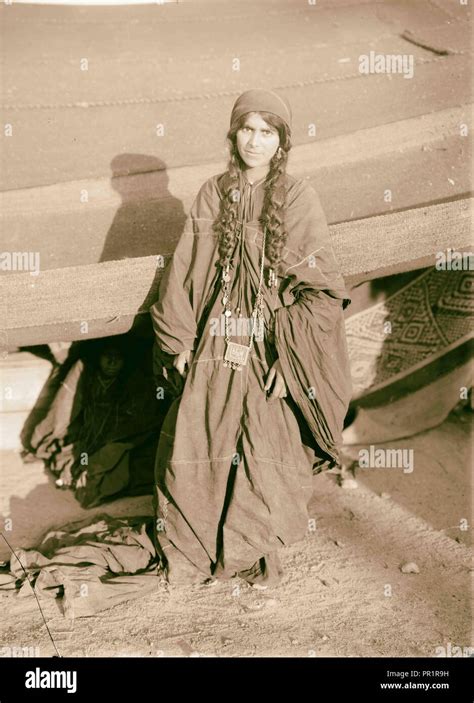 Bedouin woman. 1898 Stock Photo - Alamy