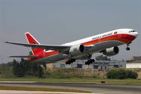 Taag Angola Airlines Fleet Boeing Er Details And Pictures