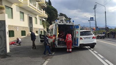 Sanremo Incidente Con Unambulanza Della Croce Rossa Ferito Un