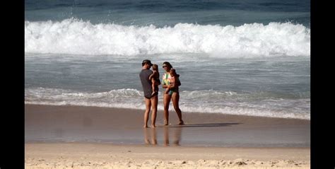 Foto Marcelo Serrado curte fim de tarde na praia os filhos gêmeos