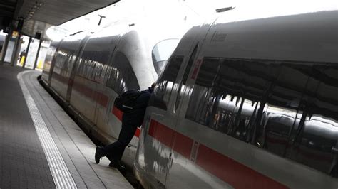 Bahn Bislang 200 Fahrgäste ohne 3G Nachweis aus Zügen verwiesen ZEIT