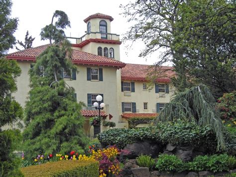 Columbia Gorge Hotel in Hood River, OR Great brunch overlooking the Gorge. On my last visit ...