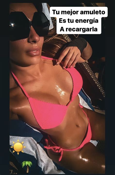 Cecilia Galliano Enciende Las Redes Posando En Bikini