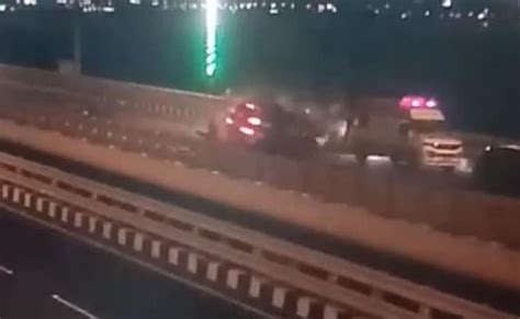 On Camera Horrific Crash On Mumbais Bandra Worli Sea Link 5 Dead