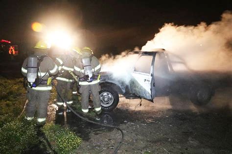 Noticias Una Camioneta Fue Consumida Por El Fuego