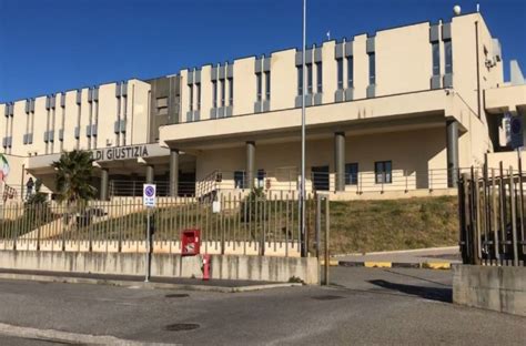 Tribunale Di Castrovillari Mettiamoci Una Pezza Infiltrazioni E