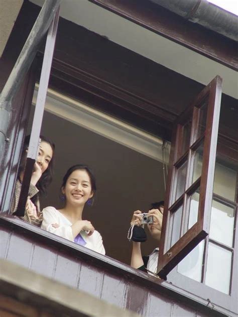 Fans uncovers shared moments of Kim Tae Hee and Choi Ji Woo on the set ...