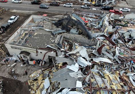 Una Serie Hist Rica De Tornados Deja Decenas De Muertos Y Devastaci N