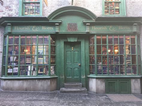 Flourish & Blotts, Diagon Alley, The Wizarding World of Harry Potter ...