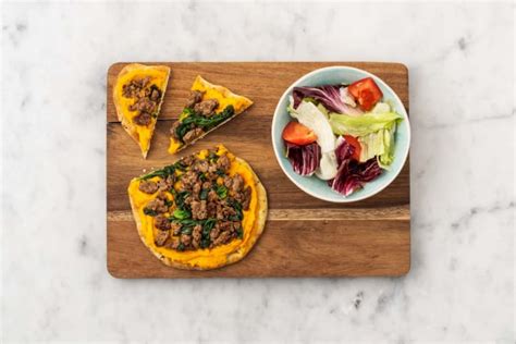 Pizza Sur Naan Au Bœuf Haché Yazzara Et épinards Recette Hellofresh