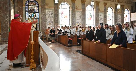 Bishop Helps Kick Off School Year With Masses Diocese Of Paterson