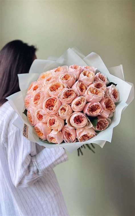 Пионовидные розы "Романтик Вувузела" - купить в Москве | Flowerna