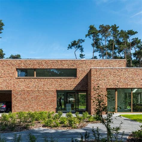 Hedendaagse Villa In Een Bosrijke Omgeving Rood Oranje Gevelstenen