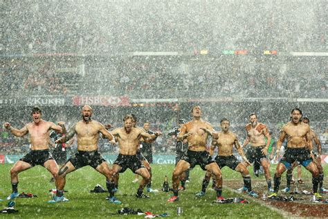 Hot Guys New Zealand Rugby Team Shirtless Dance In Rain Glamour