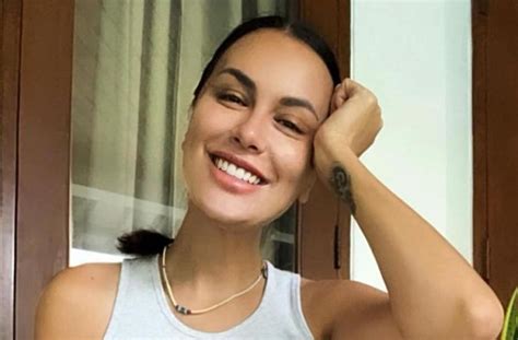 Ini Saingannya Istri Presiden Korsel Potret Seksi Sophia Latjuba Pakai Bikini Tuai Decak Kagum