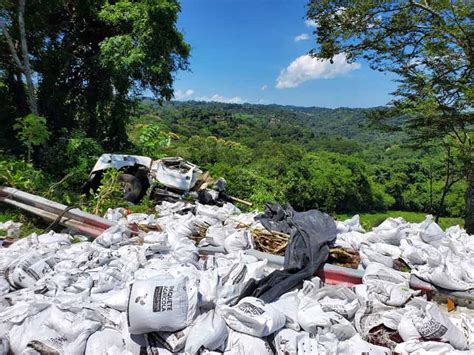 Un Muerto Y Dos Heridos En Accidente De Rastra Que Transportaba