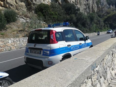 Investono Un Ciclista A Varigotti Col Furgone E Scappano Turisti